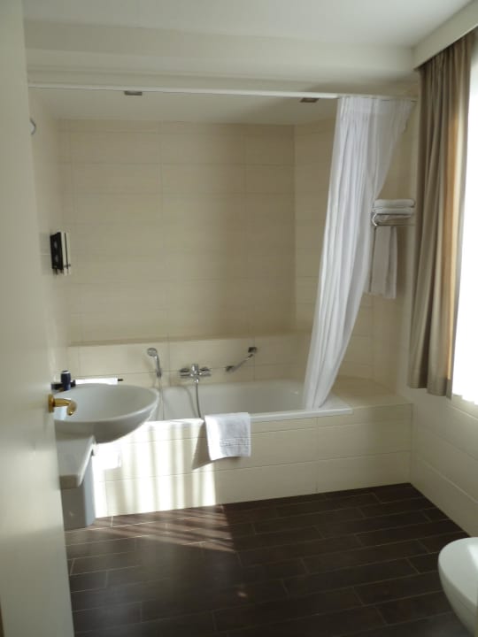 Großes modernes Badezimmer Hotel Flanders