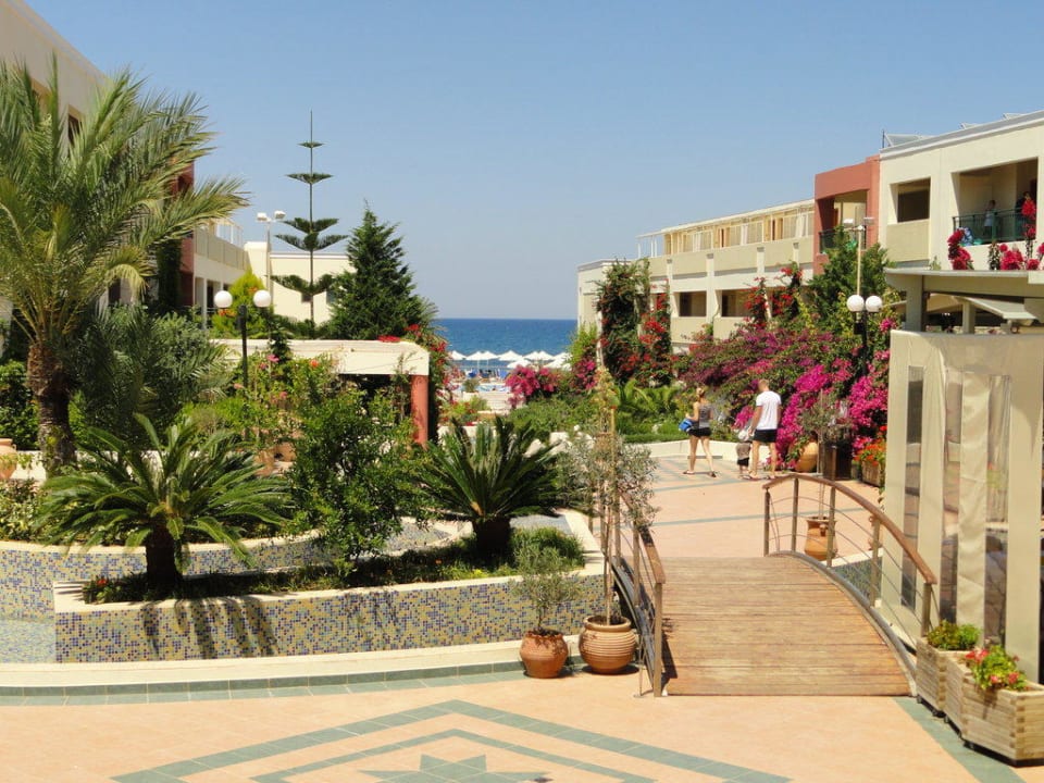 Garten Hydramis Palace Beach Resort