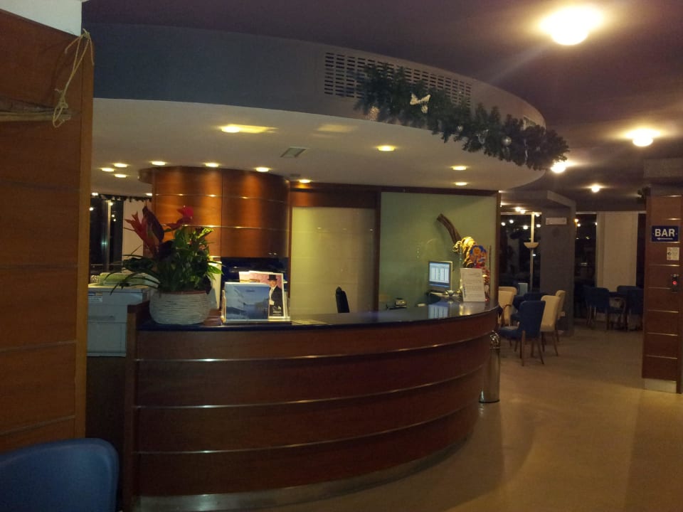 Lobby mit Rezeption Caravel Bike Hotel