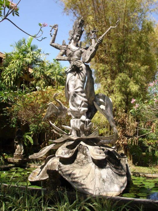 Statue Muse von Bali (Göttin) Villa Shanti Beach