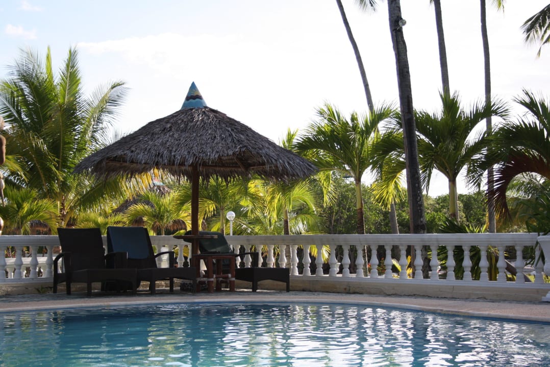 Pool, Teilansicht Hotel Whispering Palms Island Resort