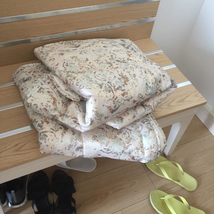 Lag so rum warum auf das Bett ? Glamour Resort & Spa