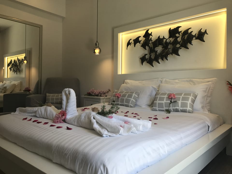 Zimmer Ionian Suites by Bruskos