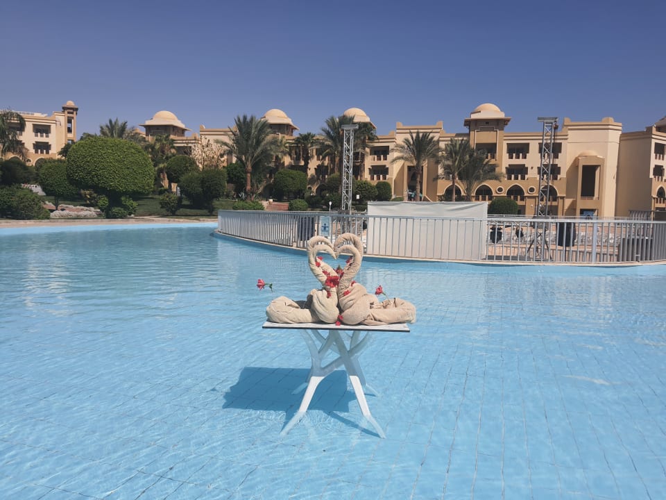 Pool Serenity Alpha Beach