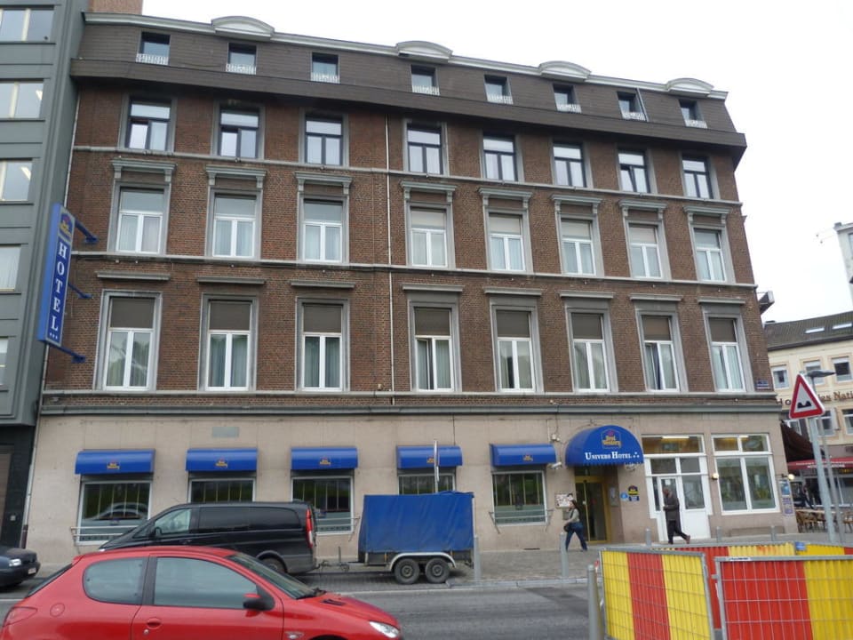 Blick auf Eingang des Hotels Best Western Univers Hotel