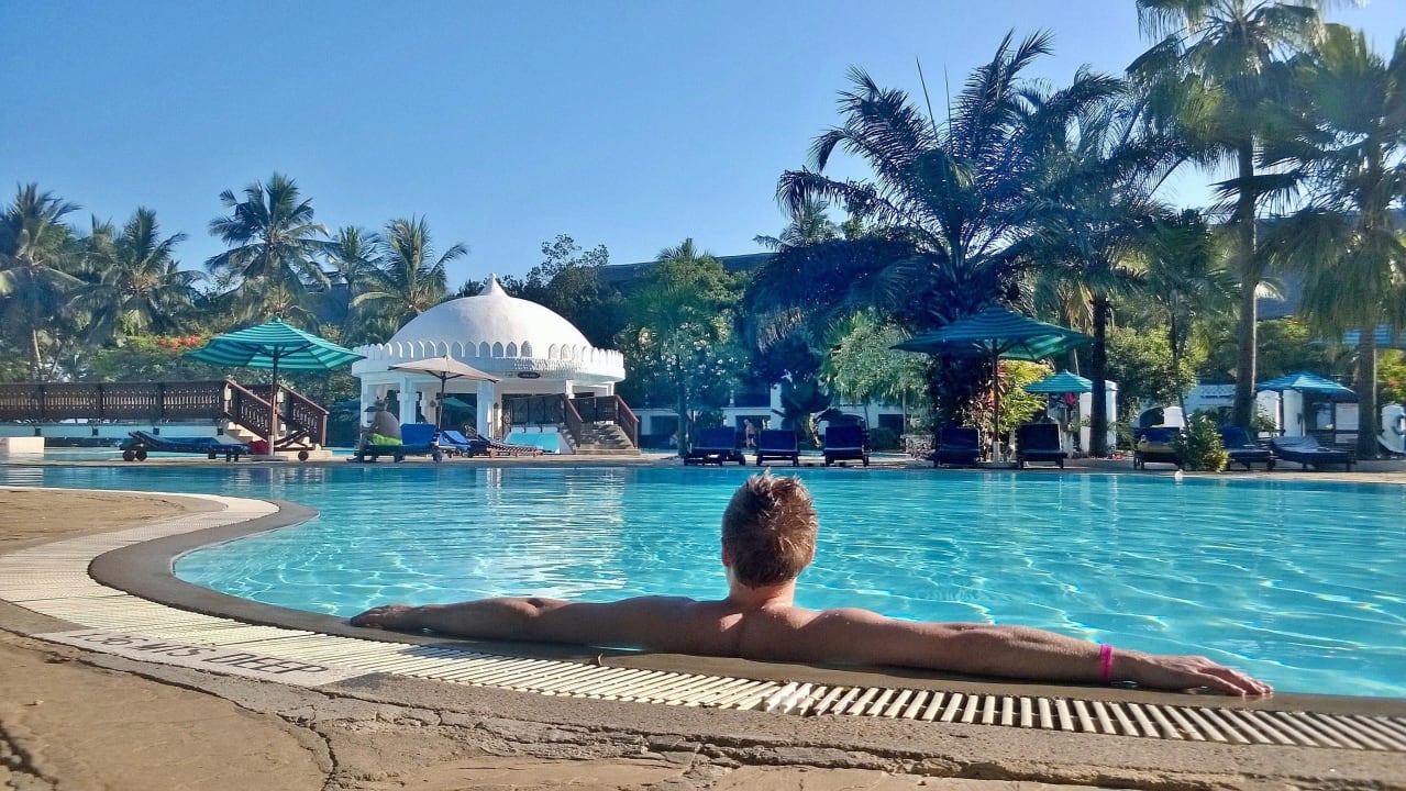 Poolside Hotel Southern Palms Beach Resort