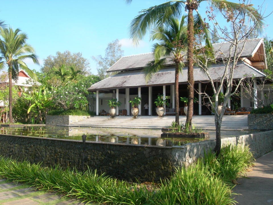 Lobby The Sarojin
