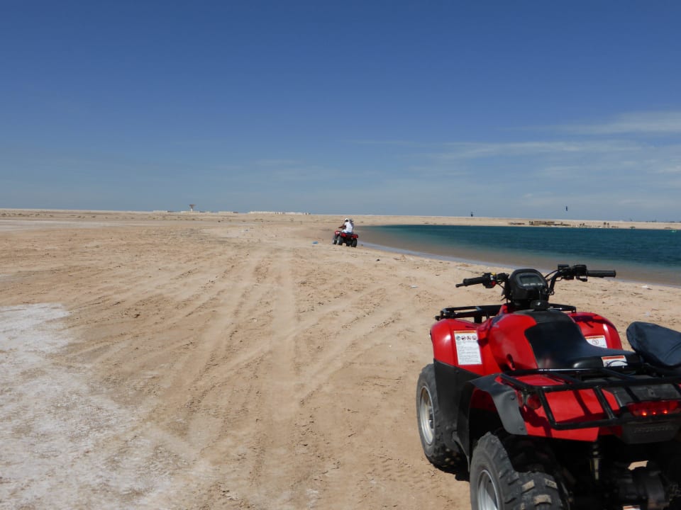 Mit hauseigenen Quads in die Wüste Palm Royale Resort - Soma Bay