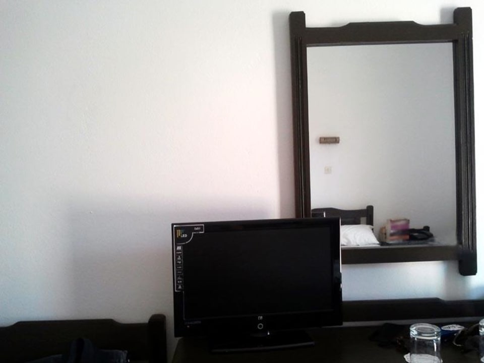 Zimmer Fernseher und Ablage Summer Village of Hippokrates - Adults only