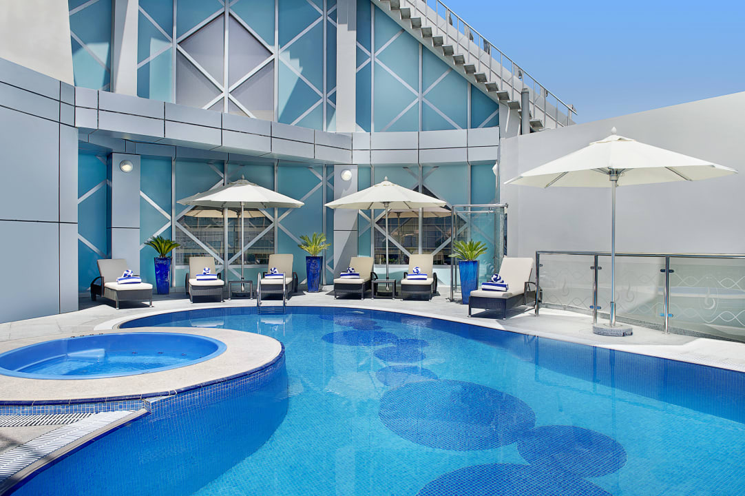 Pool City Seasons Towers Hotel