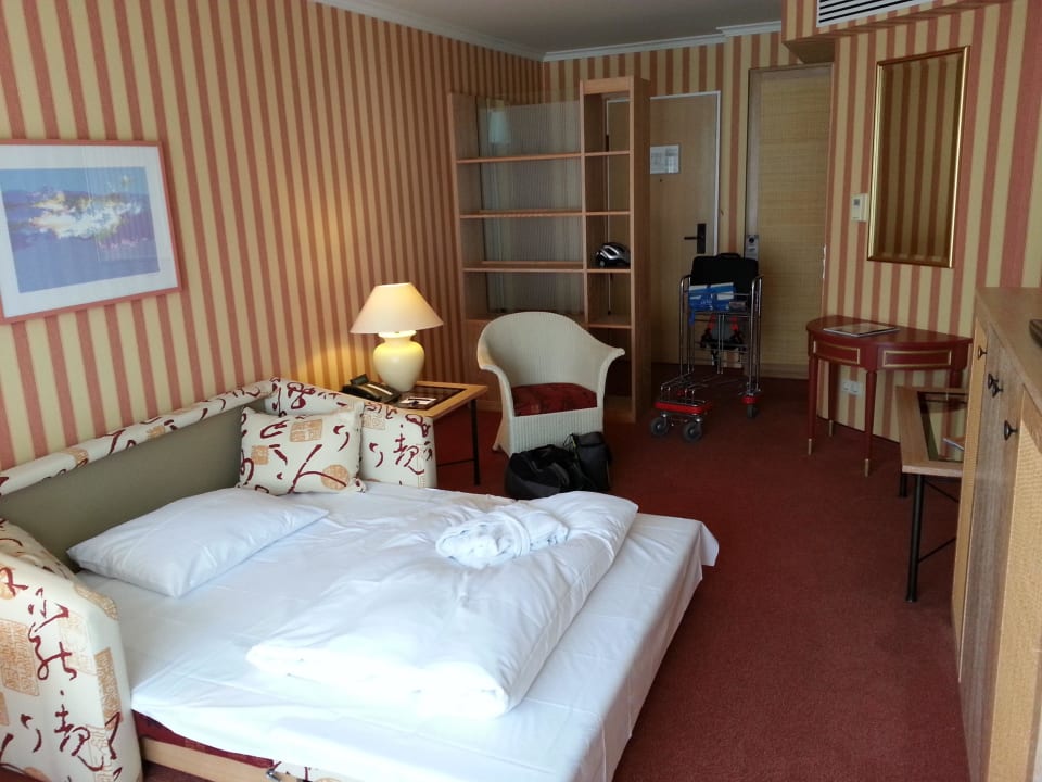 Wohnzimmer mit Schlafcouch Dorint Strandhotel Binz