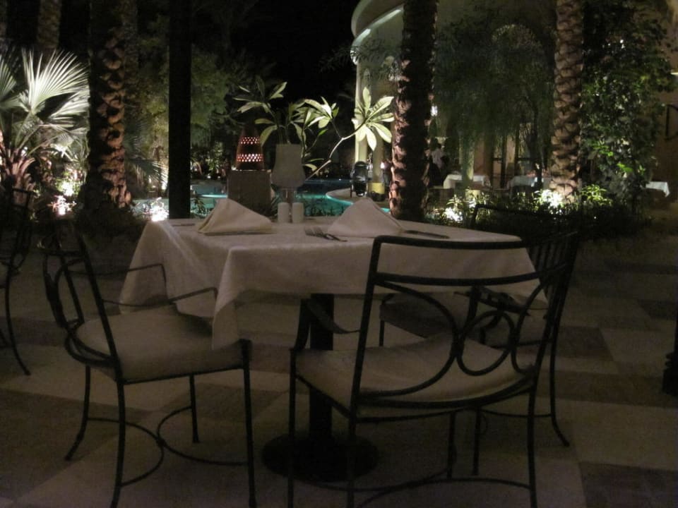 Beim Essen konnte man schön draußen sitzen Makadi Palace