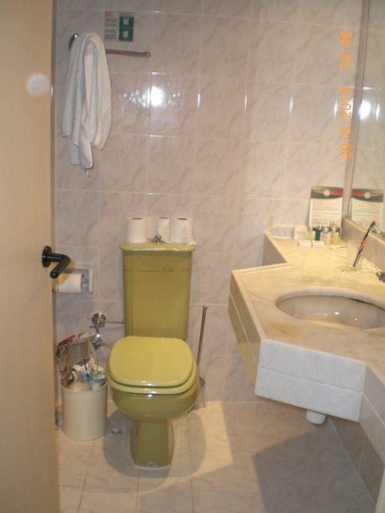 Schöne grüne Toilette Tusan Beach Resort