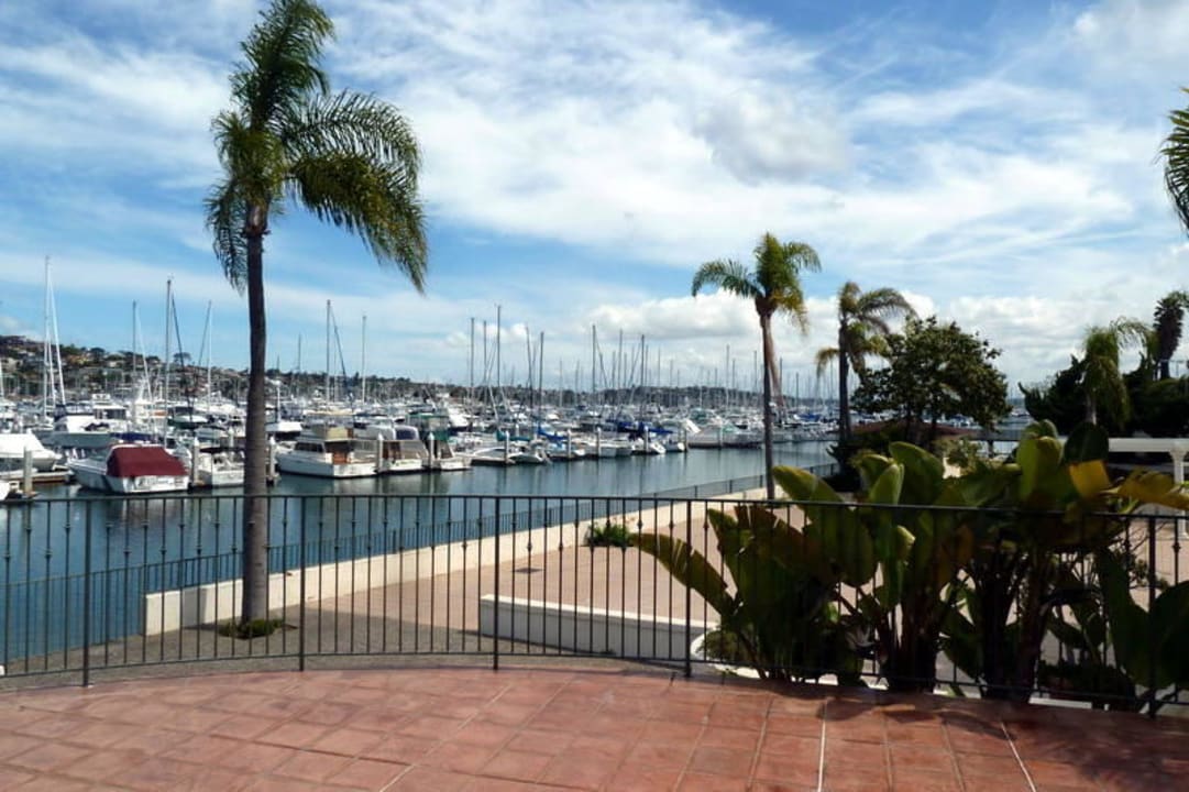 Beach Hotel Kona Kai Resort