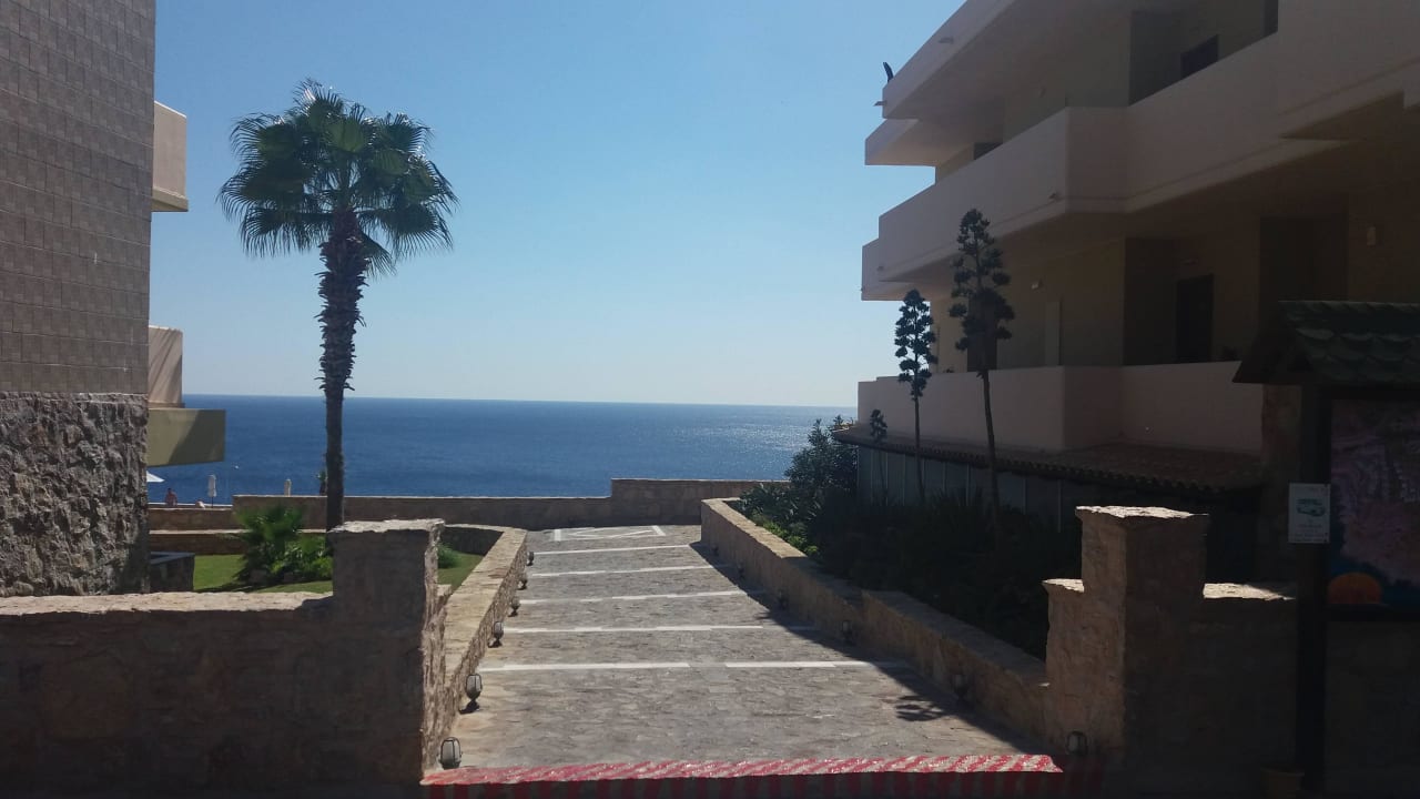 Durchgang zur kleinen Promenade Hotel Kalithea Horizon Royal