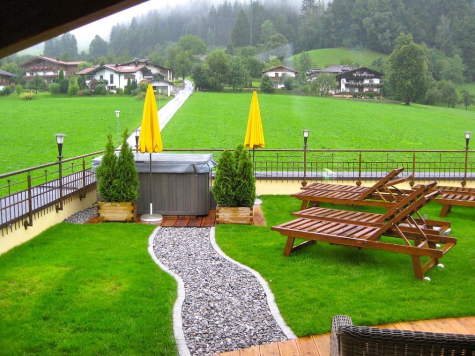 Whirlpool auf dem Dach  DER GREIL Wein & Gourmethotel
