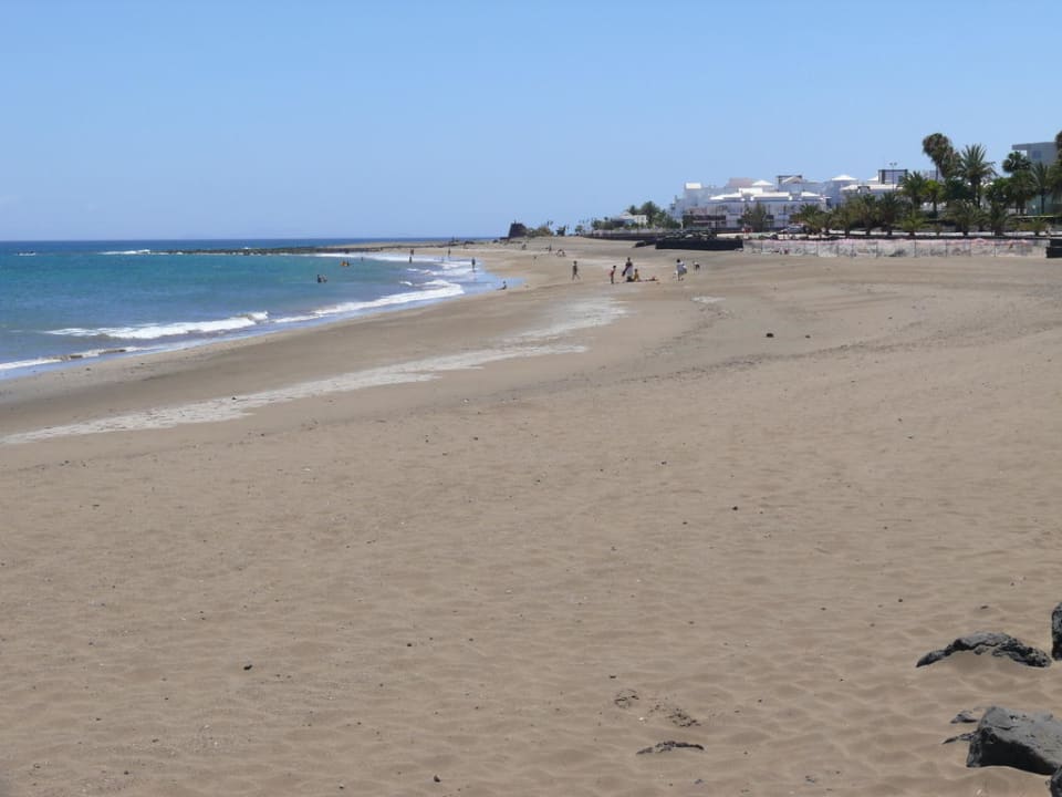 Strand ein paar 100 Meter vom Hotel entfernt Seaside Hotel Los Jameos