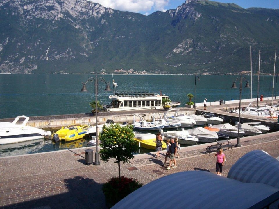 Blick vom Balkon auf den Hafen Hotel Sole