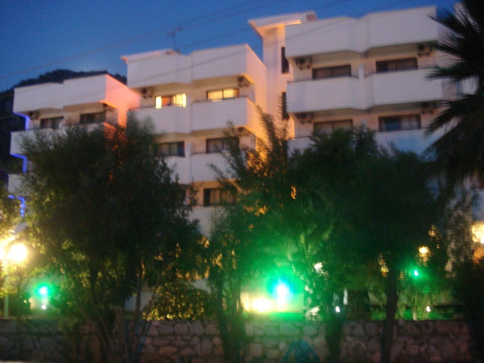 Widok na hotel w nocy Munamar Park Hotel by Oylum