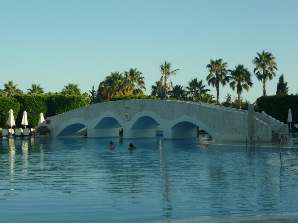 Hauptpool Club Grand Side