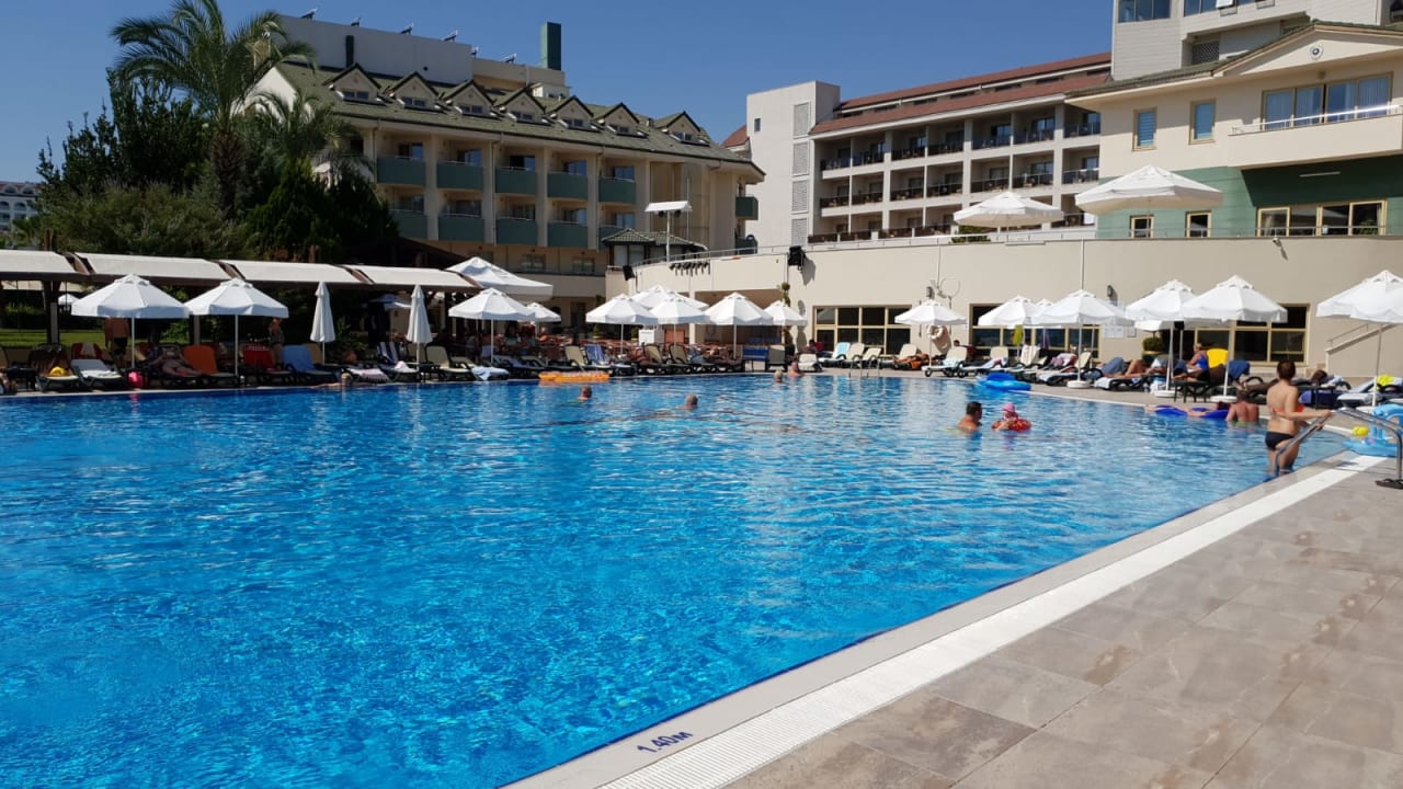 Pool Side Breeze Hotel