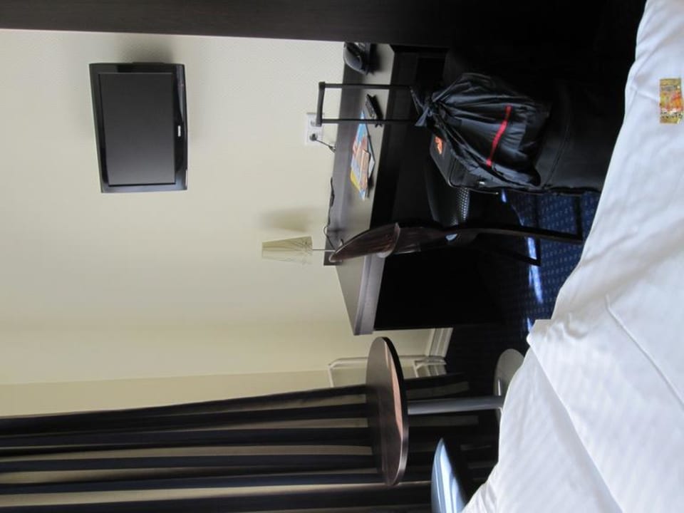 Schreibtisch /Schrank mit Safe Hotel Continental Hamburg