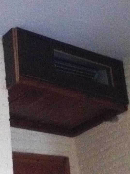 Kaputte Klimaanlage nicht entfernt Hotel Kampos Village Resort