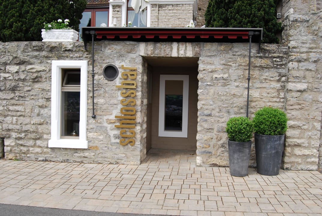 Schloßbar außen Schlosshotel Steinburg