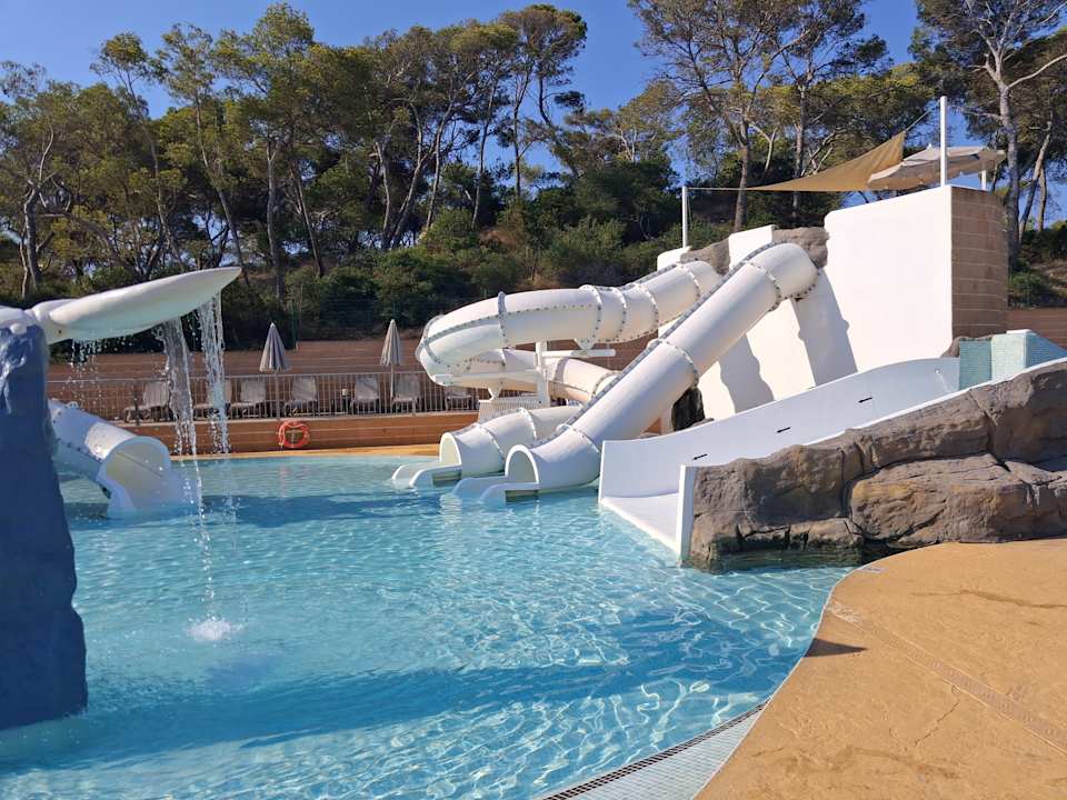 Pool Calimera Fido Gardens