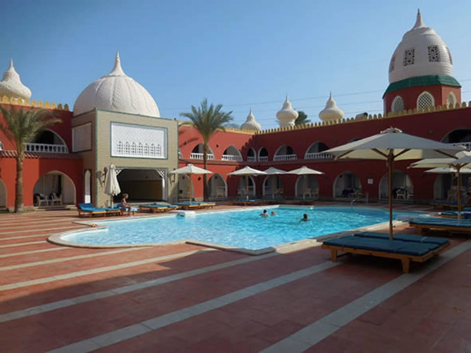 Einer von zehn Pools Pickalbatros Alf Leila Wa Leila Resort - Neverland Hurghada