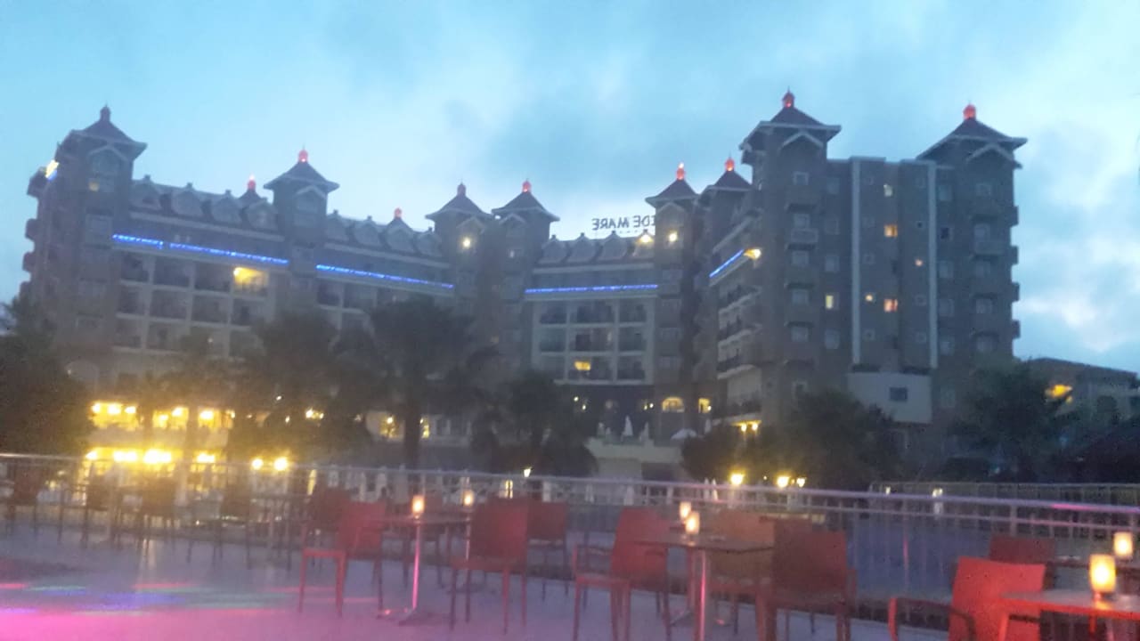 Hotelansicht am Abend Side Mare Resort & Spa