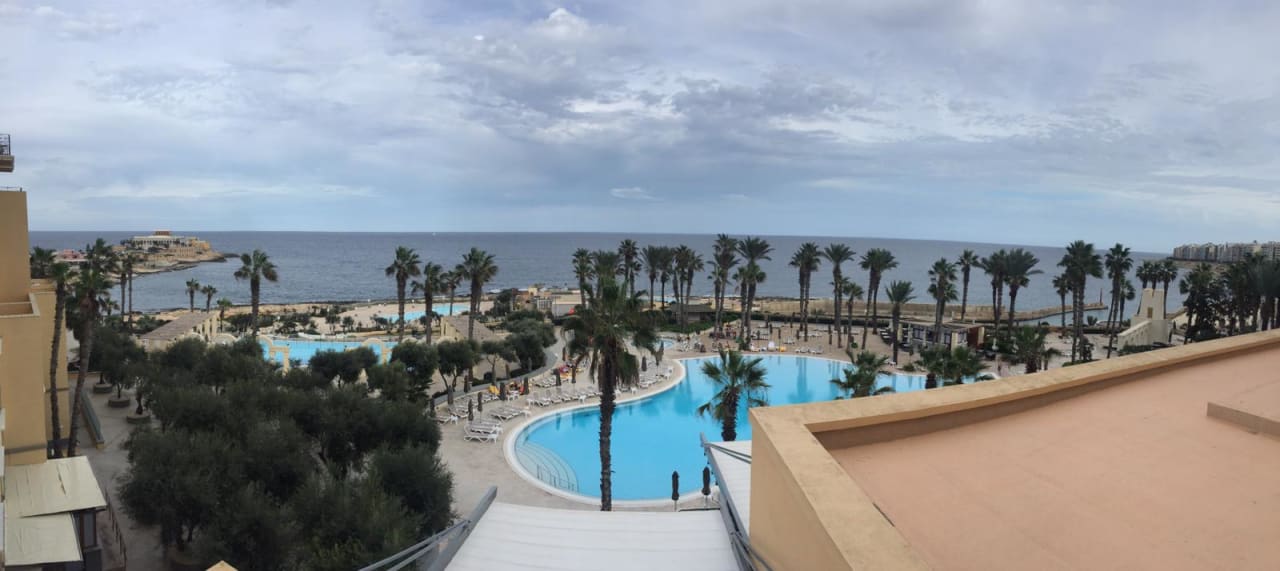 Pool Hilton Malta