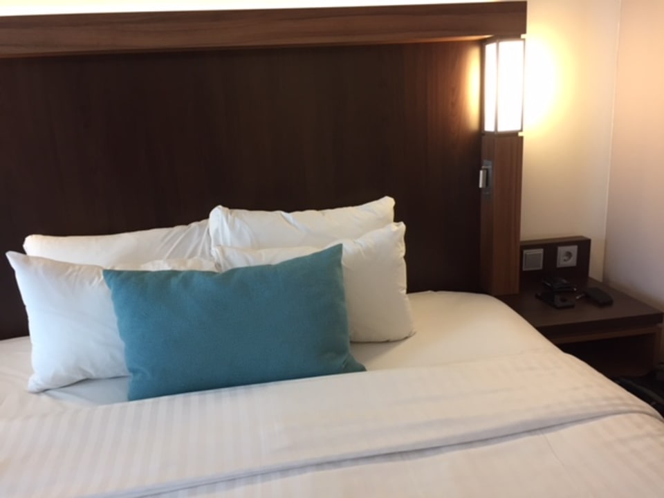 Zimmer Hotel Courtyard by Marriott Cologne