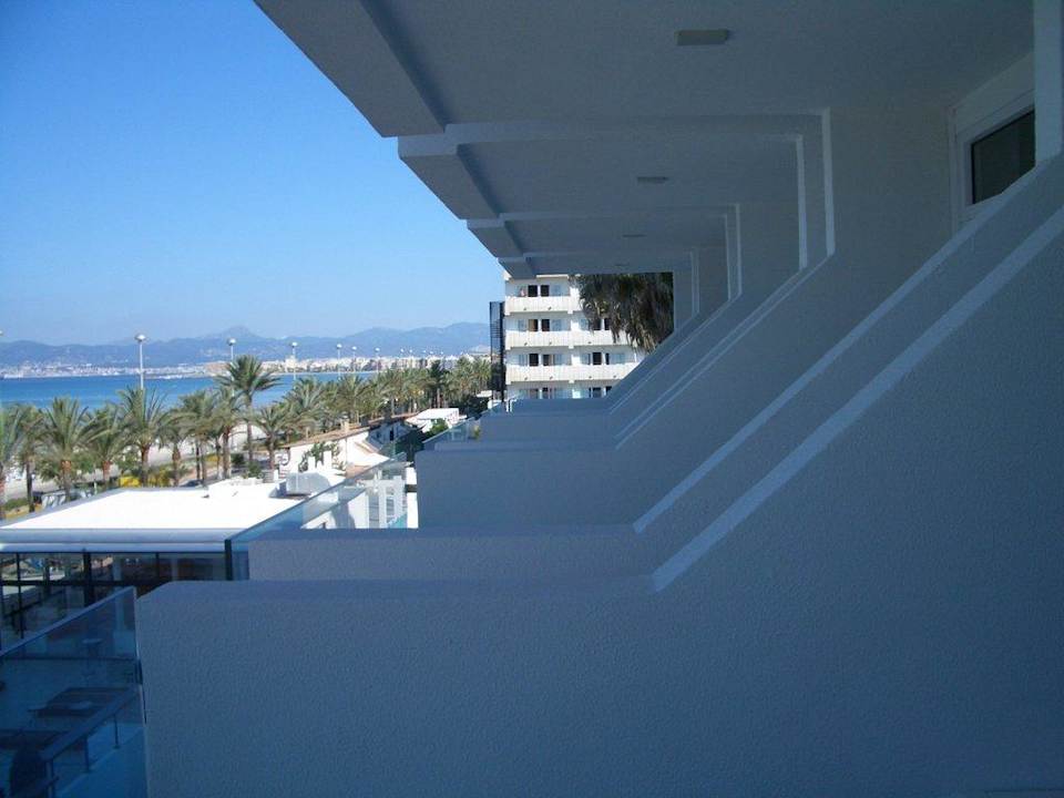 Von Balkon zu Balkon Iberostar Waves Bahia de Palma