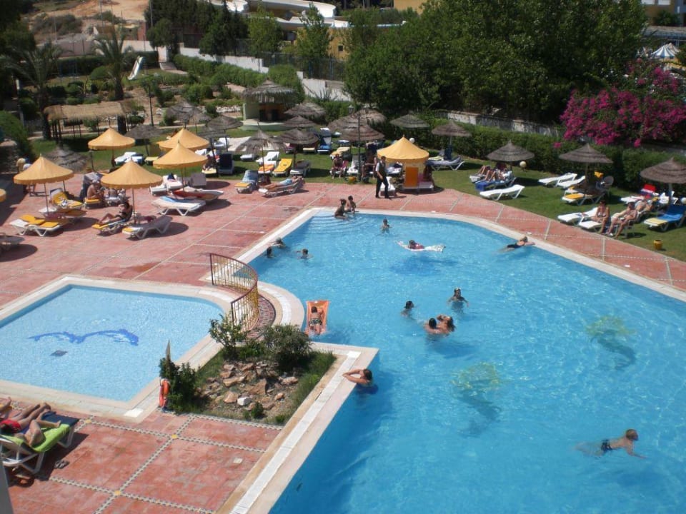 Großer Pool vom Balkon aus Hotel Houria Palace