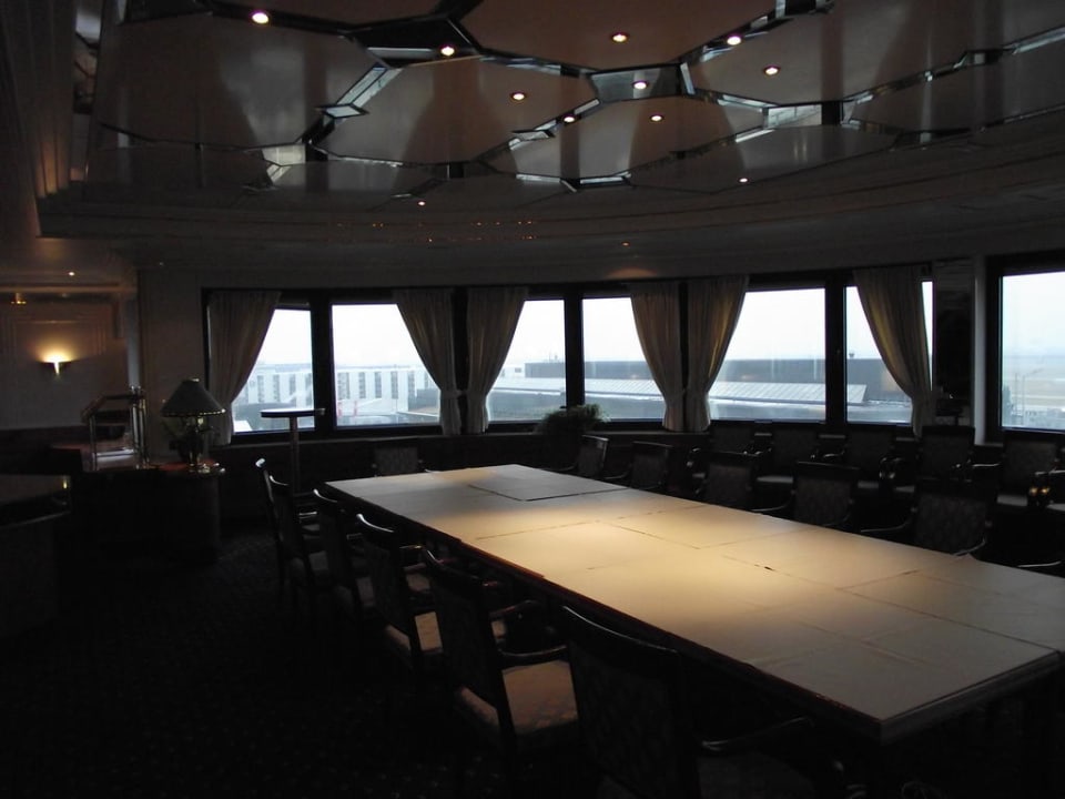 Lounge im 5. Stock Maritim Airport Hotel Hannover