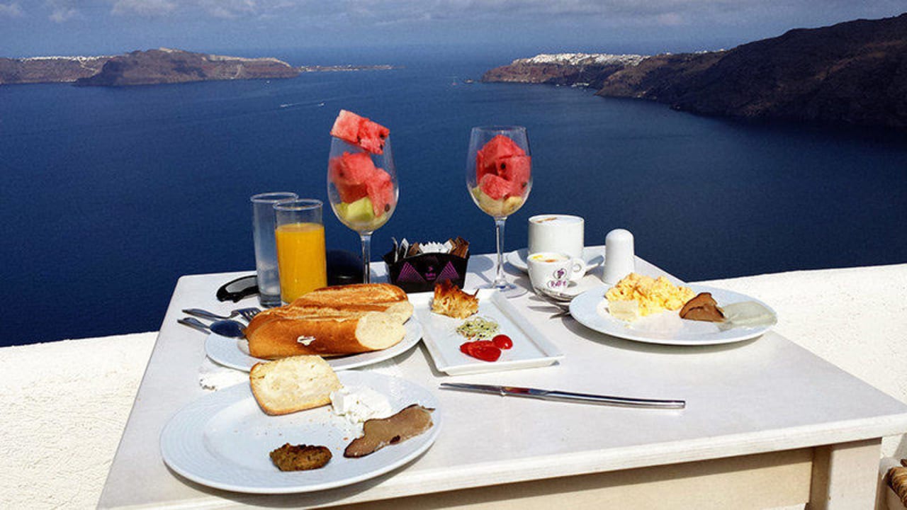 Frühstück mit Ausblick Hotel Rocabella Santorini