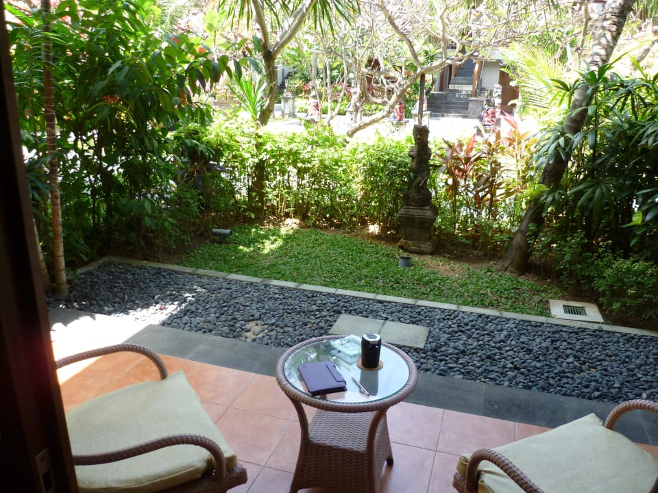 Terrasse mit "unserem " Schutzgott Padma Resort Legian