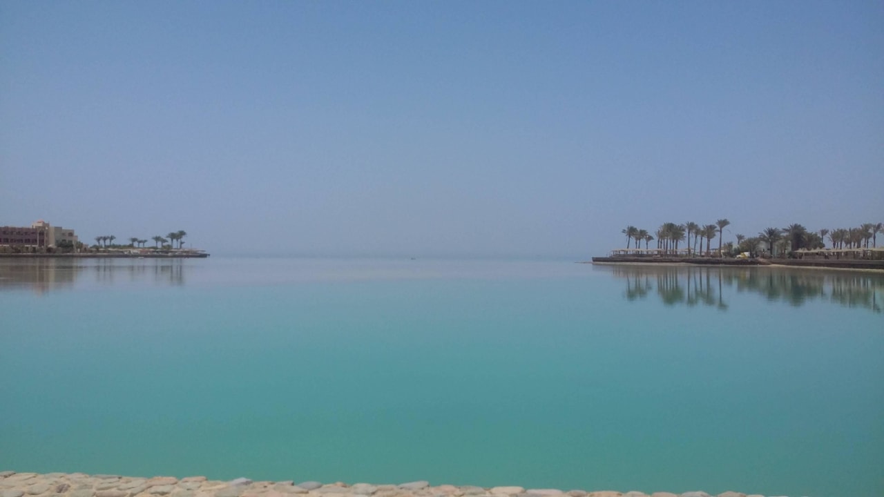 Das Meer wenn es völlig windstill ist Arabia Azur Resort