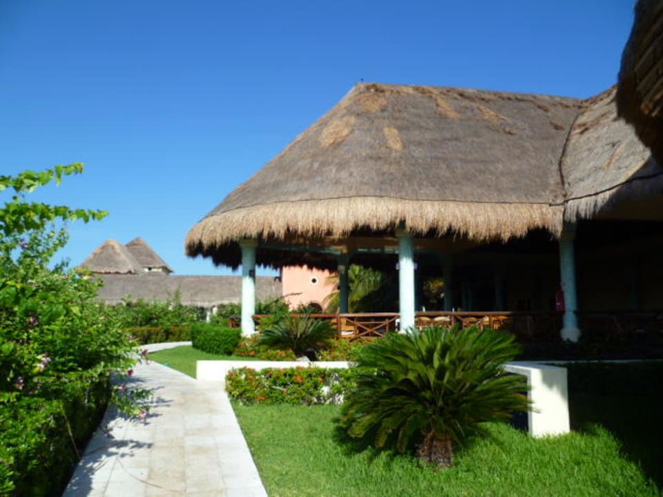 Blick zum Poolrestaurant Grand Palladium Select White Sand Resort & Spa