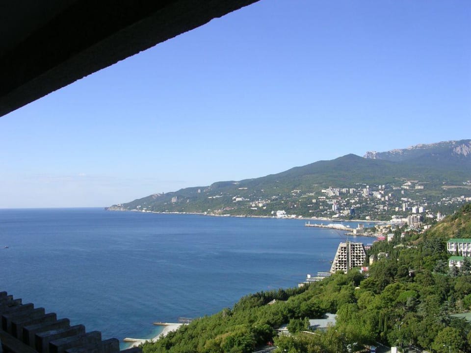 Blick vom Balkon des Zimmers Yalta Intourist Hotel