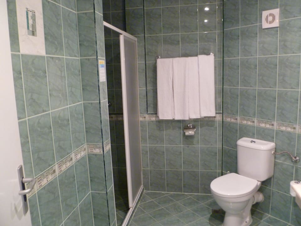 Badezimmer mit Duschkabine DAS Club Hotel Sunny Beach