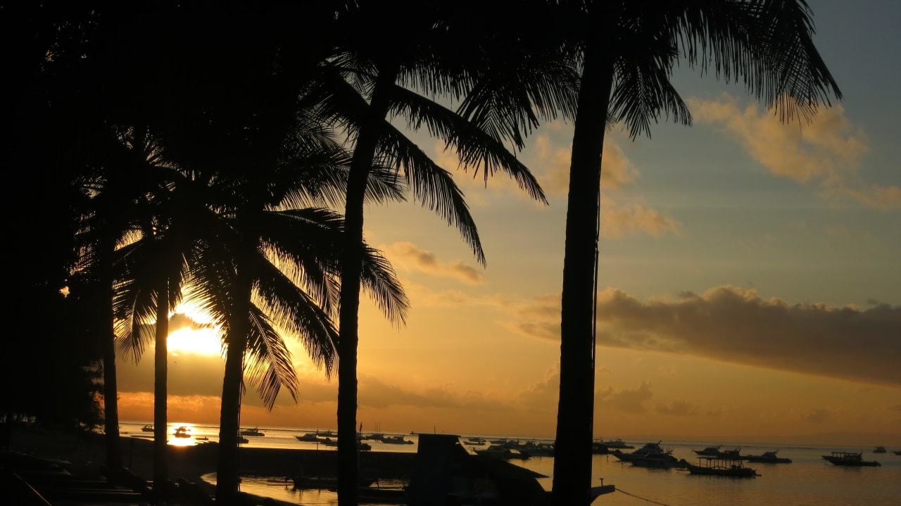 Ausblick vom Frühstückstisch beim Sonnenaufgang Puri Santrian