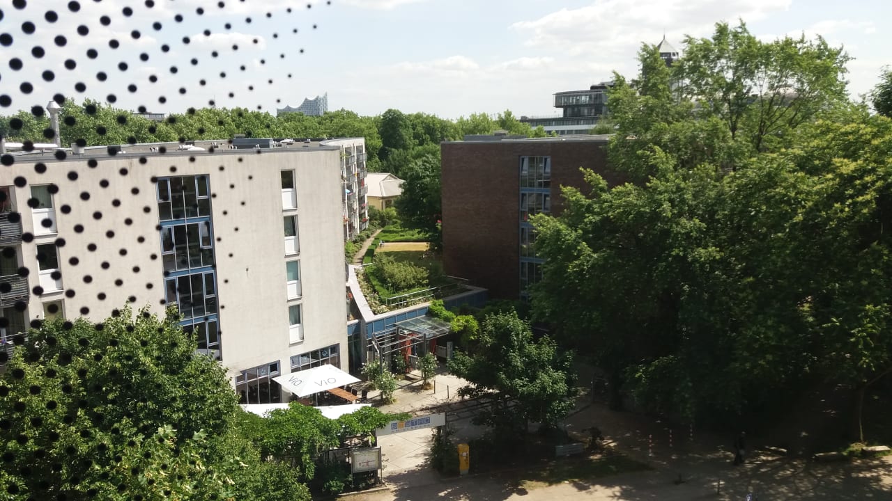 Ein Blick aus dem Fenster im 5. OG ARCOTEL Onyx Hamburg