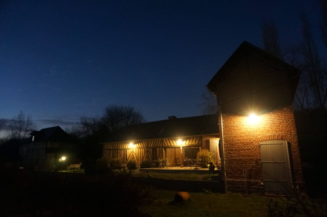 Aussen am Abend Chambre d'hotes Le Pre dore