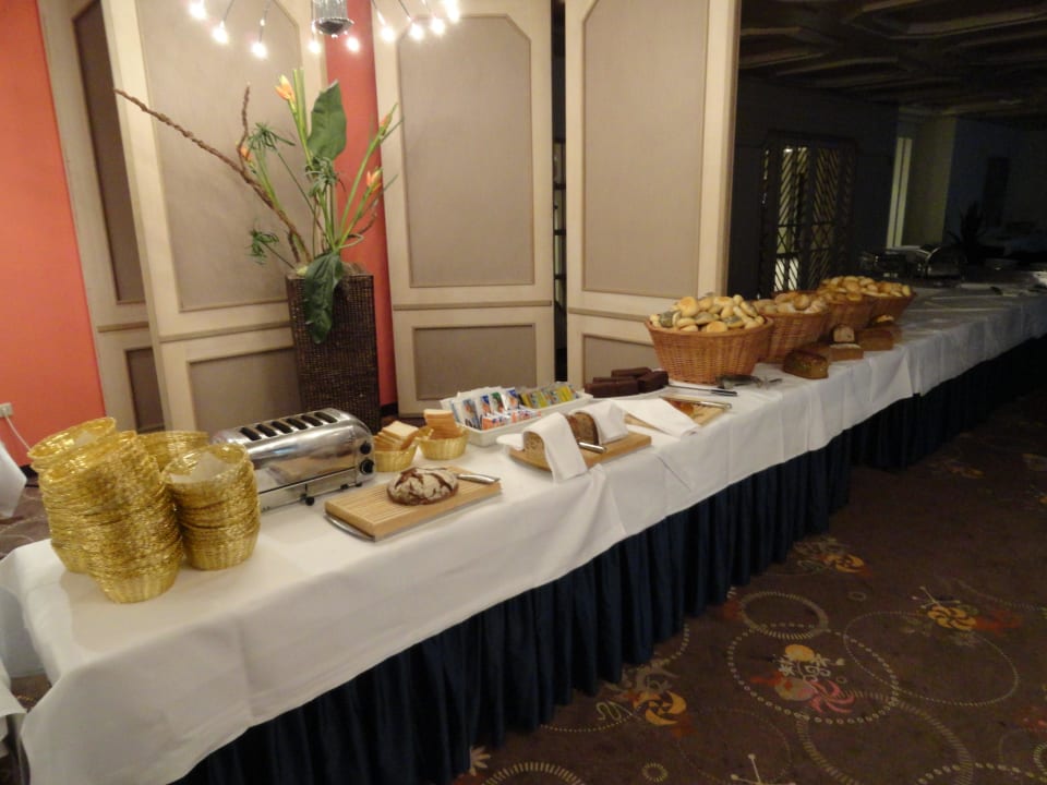Teilbereich des Frühstückbuffets Wyndham Garden Lahnstein Koblenz Hotel