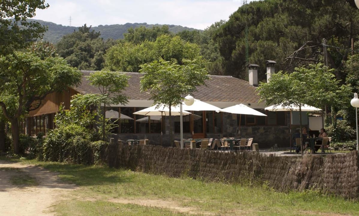 Bar, restaurante y terraza y Mini-Market Camping El Vedado
