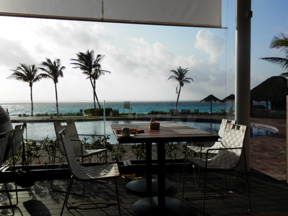 Blick z. Pool/Meer vom Restaurant Paradisus Cancun
