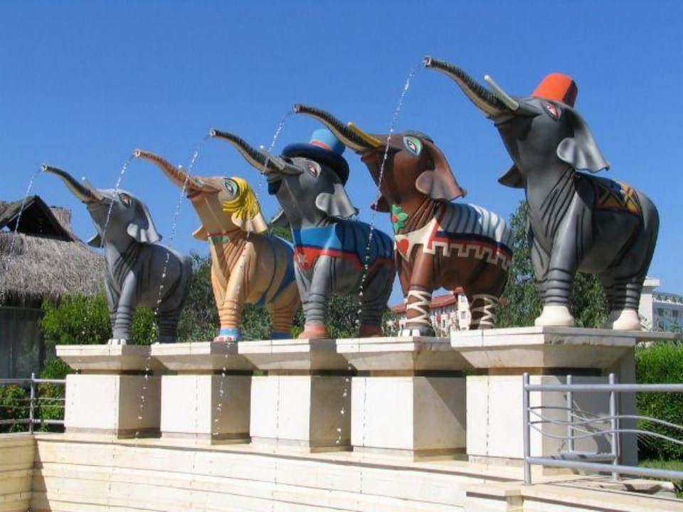 Olifanten aan één van de kinderbaden TUI BLUE Xanthe