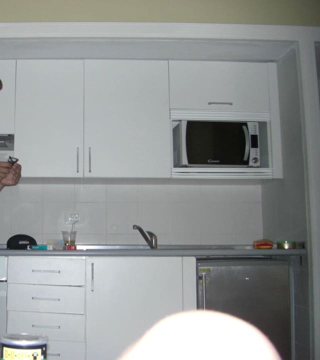 Zimmer (man beachte die schiefen Schubläden) Los Olivos Beach Resort